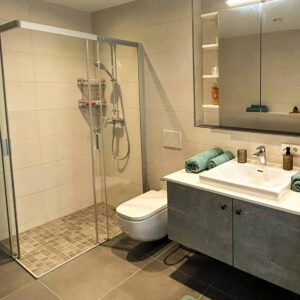 Bad-Dusche-WC